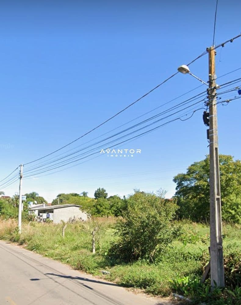Terreno com construção ao fundo — Terreno à venda em São José, Santa Maria/RS