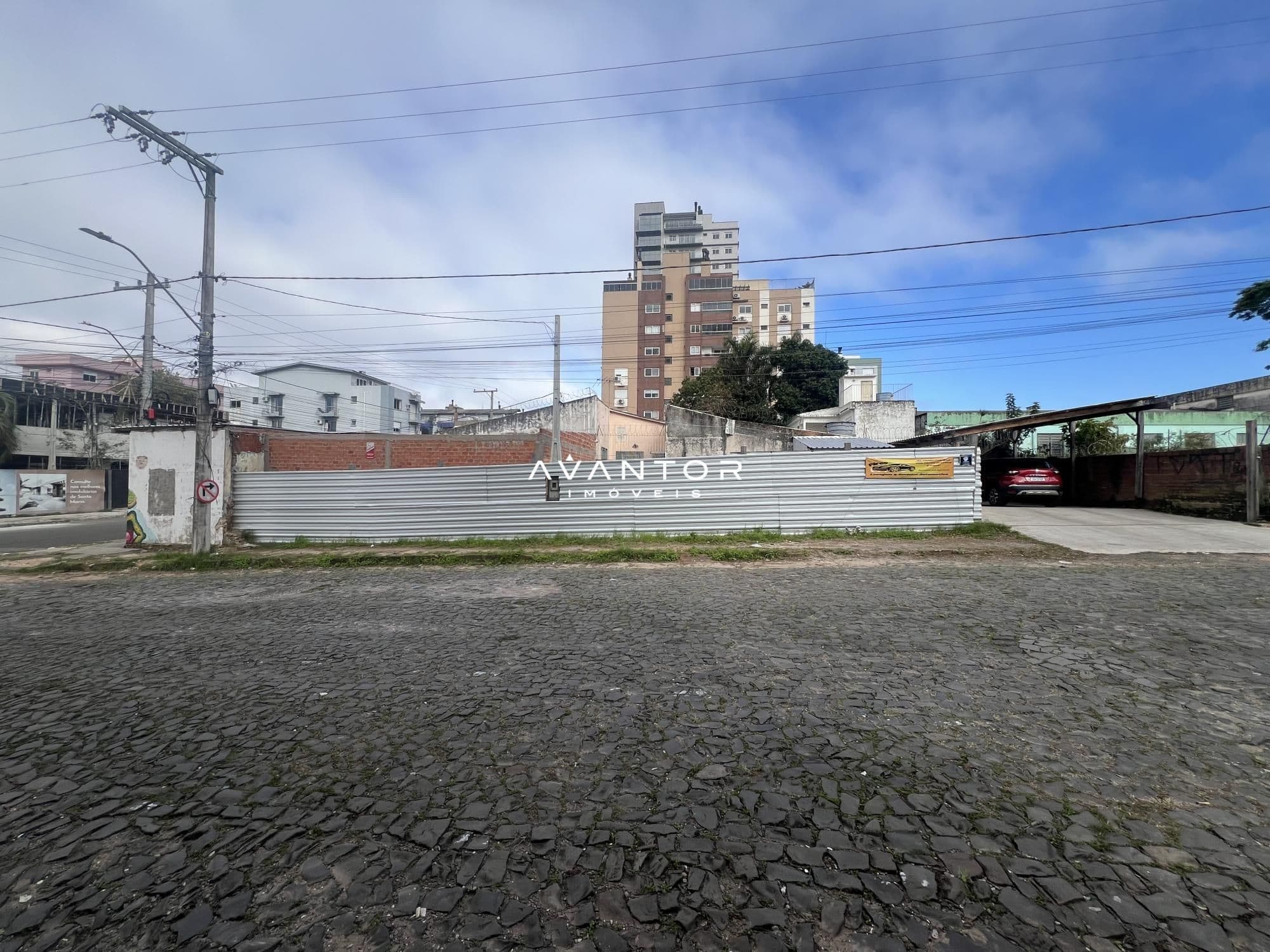 Fachada do prédio com entorno — Terreno à venda em Menino Jesus, Santa Maria/RS