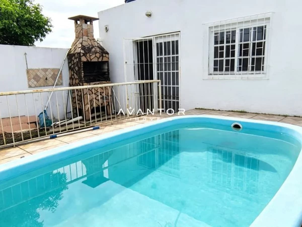 Piscina com churrasqueira e casa ao fundo — Casa com 2 quartos à venda no Residencial Terra Nova, em Cerrito, Santa Maria/RS