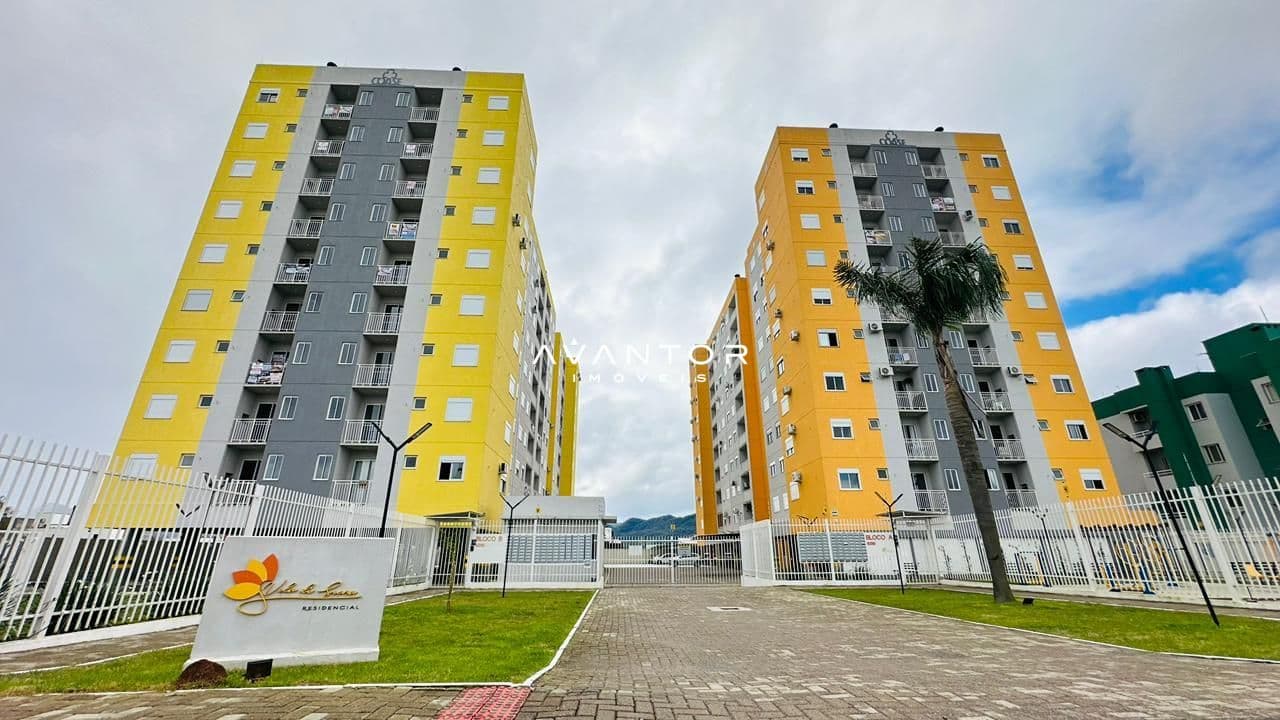 Fachada do prédio com dois blocos coloridos — Apartamento com 2 quartos à venda em Camobi, Santa Maria/RS