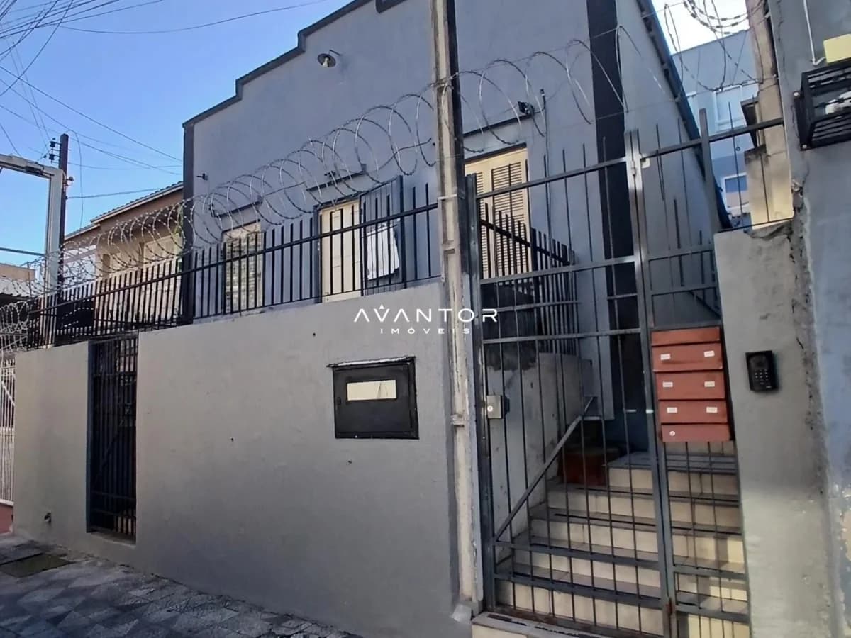 Fachada da casa com portão — Casa com 3 quartos para alugar em Nossa Senhora de Fátima, Santa Maria/RS