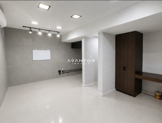 Sala de estar integrada com armários planejados — Casa Comercial com 9 salas à venda em Centro, Santa Maria/RS