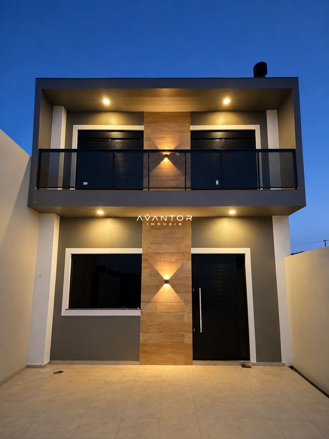 Fachada da casa com sacada — Casa com 2 quartos à venda em Pinheiro Machado, Santa Maria/RS
