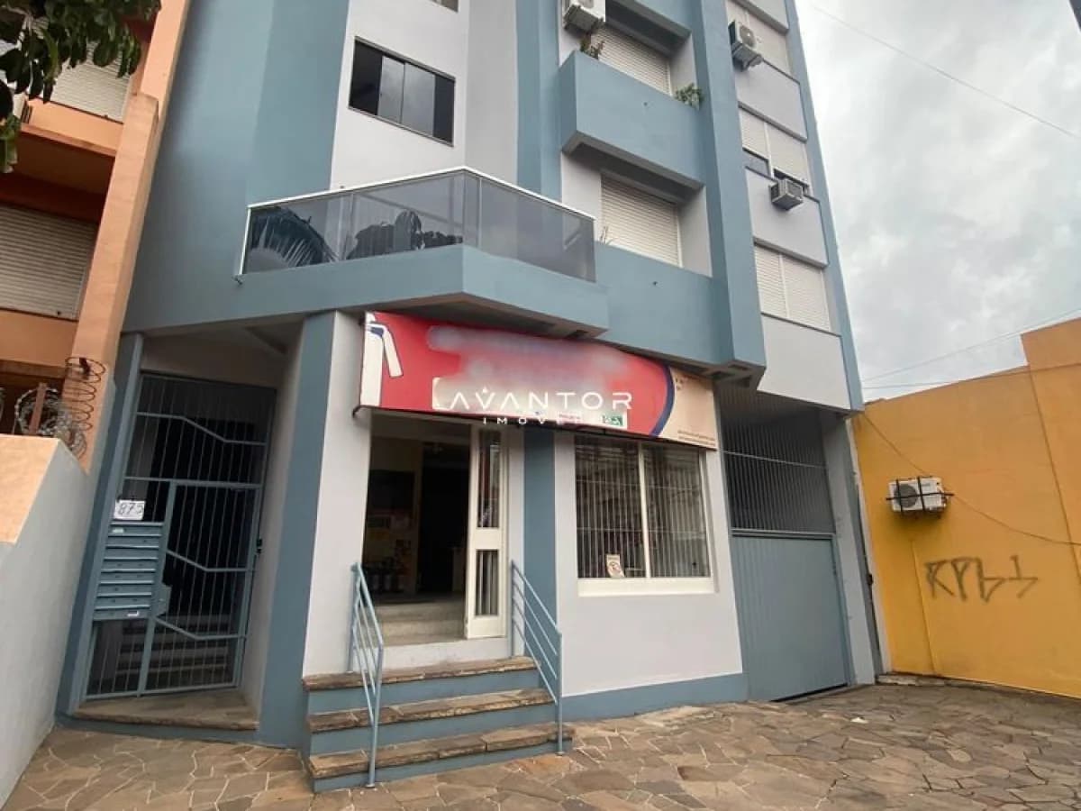 Fachada do prédio com loja — Edifício Antão Schneider, Bonfim, Santa Maria/RS