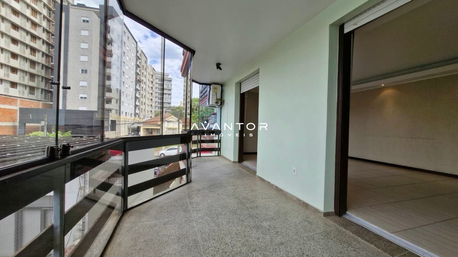 Sacada com vista para rua — Apartamento com 4 quartos à venda em Nossa Senhora das Dores, Santa Maria/RS