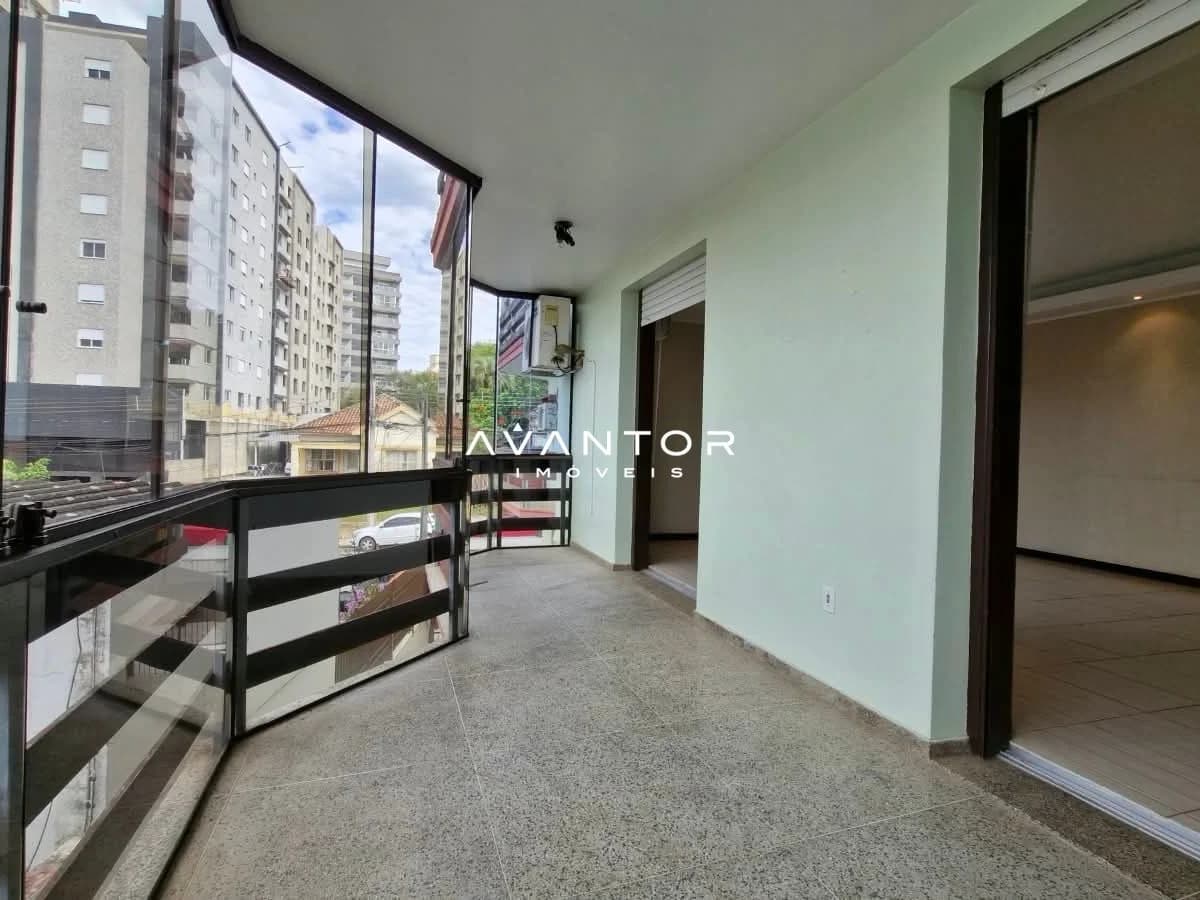 Sacada com vista para rua — Apartamento com 4 quartos à venda em Nossa Senhora das Dores, Santa Maria/RS