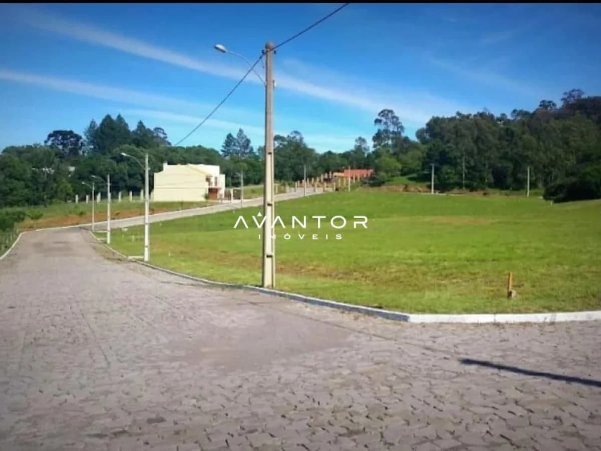 Terreno com acesso e estruturas — Terreno à venda no Loteamento Alto da Serra, em Centro, Itaara/RS