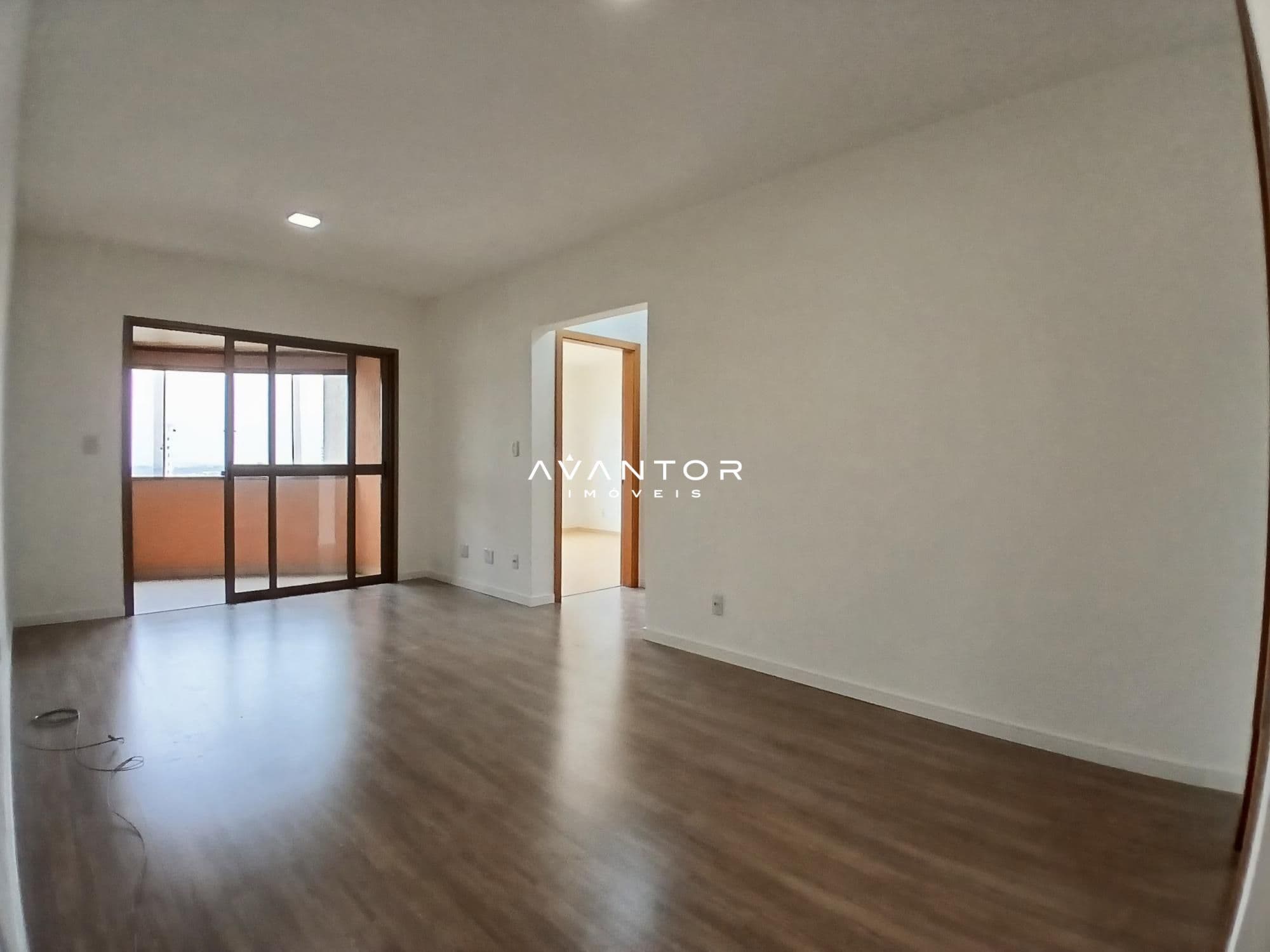 Apartamento com 2 quartos para alugar no Residencial Royal Plazza, em Nossa Senhora das Dores, Santa Maria/RS — foto 2 de 18