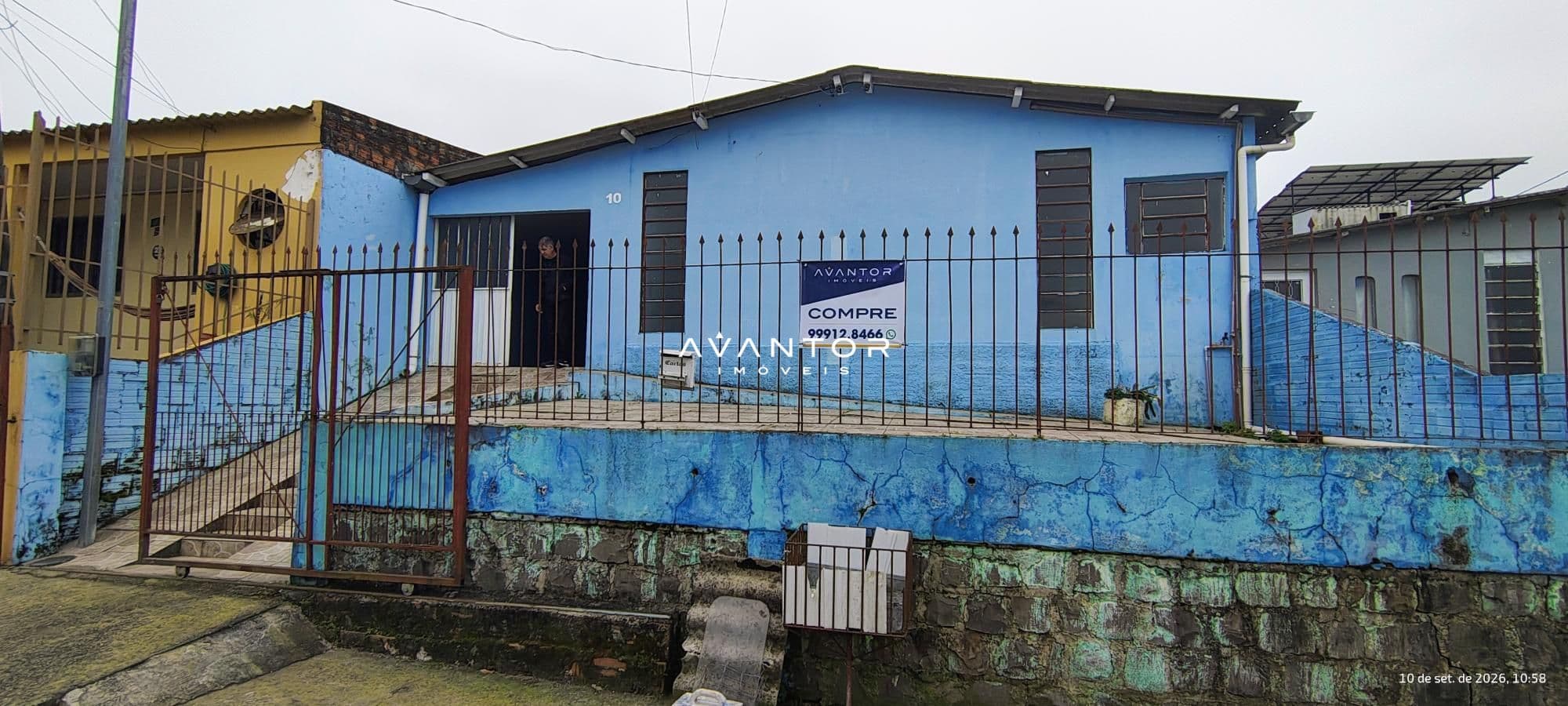 Fachada da casa com portão de entrada — Casa com 3 quartos à venda em Tancredo Neves, Santa Maria/RS