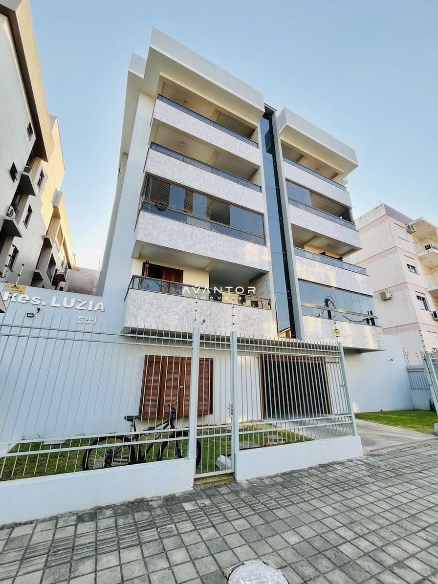 Fachada do prédio com sacadas — Apartamento com 2 quartos à venda no Residencial Luzia, em Camobi, Santa Maria/RS