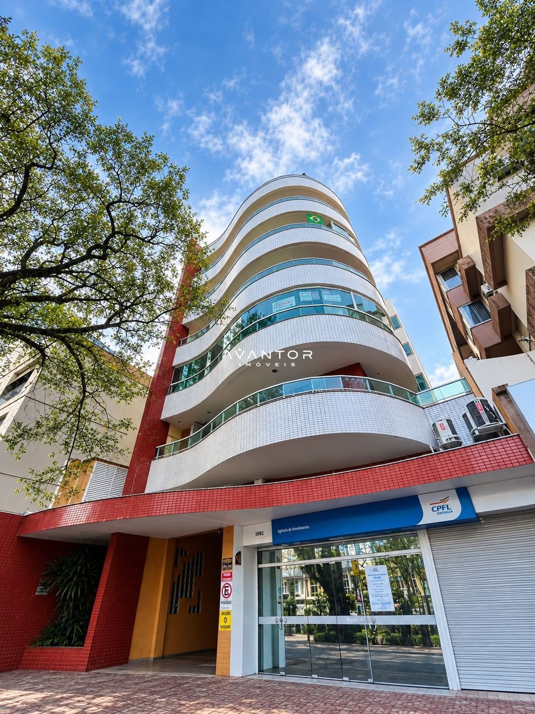 Fachada do prédio com sacadas — Apartamento com 3 quartos à venda em Nossa Senhora Medianeira, Santa Maria/RS