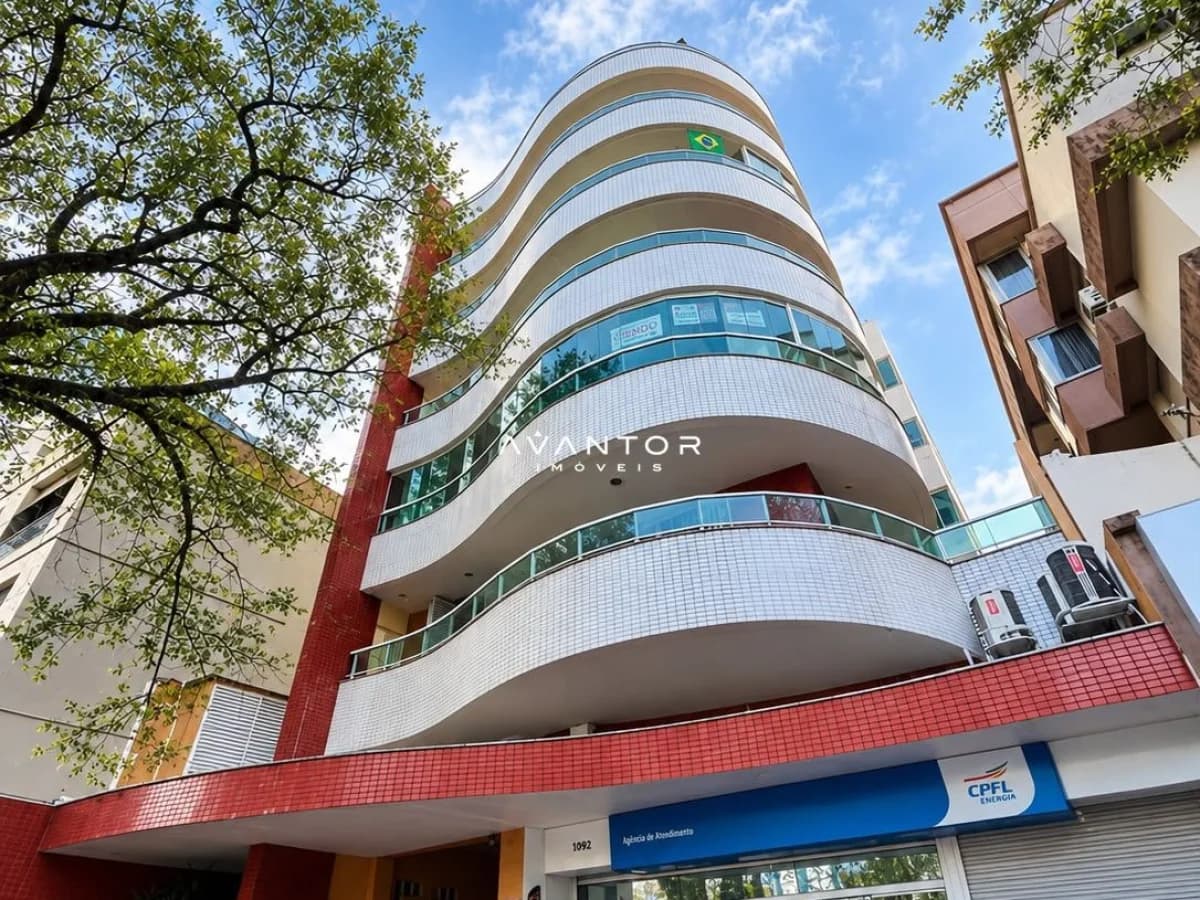 Fachada do prédio com sacadas — Apartamento com 3 quartos à venda em Nossa Senhora Medianeira, Santa Maria/RS
