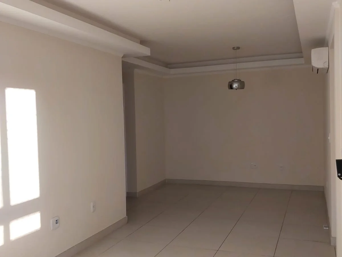 Sala de estar com piso em porcelanato — Residencial Luz, Menino Jesus, Santa Maria/RS