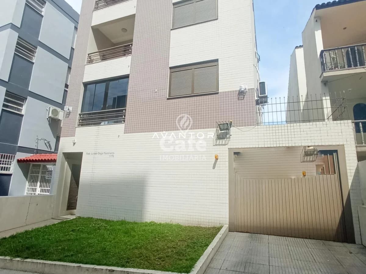 Fachada do prédio com pátio e garagem — Apartamento com 1 quarto à venda em Bonfim, Santa Maria/RS