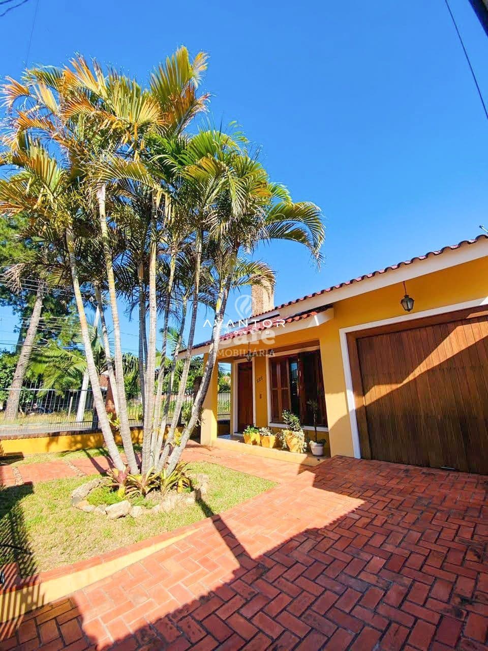 Fachada da casa com garagem e paisagismo — Casa com 3 quartos à venda em Dom Antônio Reis, Santa Maria/RS