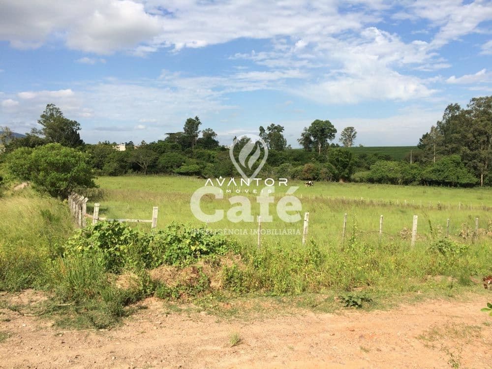 Terreno com vegetação e cerca — Terreno à venda em Diácono João Luiz Pozzobon, Santa Maria/RS