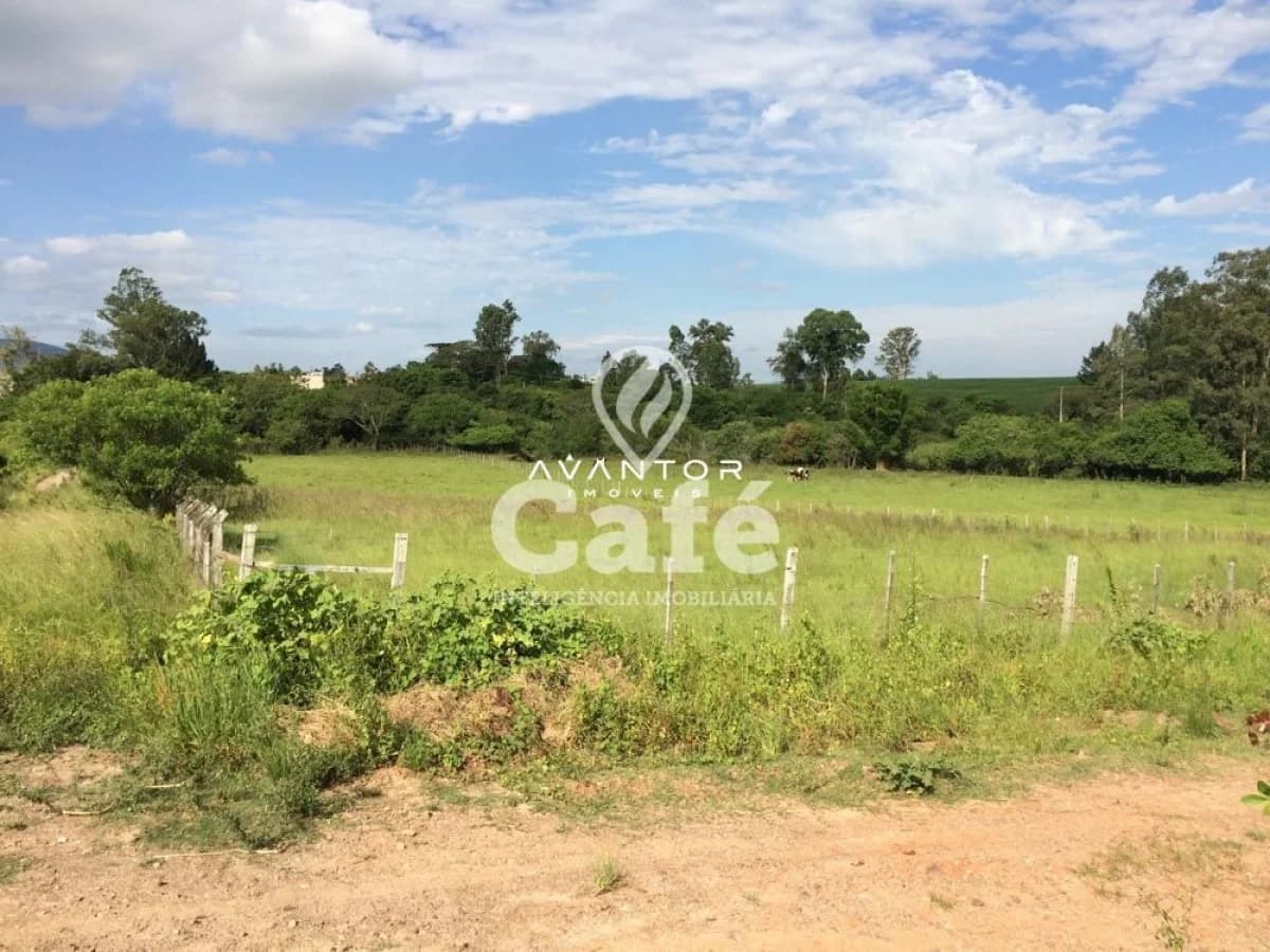 Terreno com vegetação e cerca — Terreno à venda em Diácono João Luiz Pozzobon, Santa Maria/RS