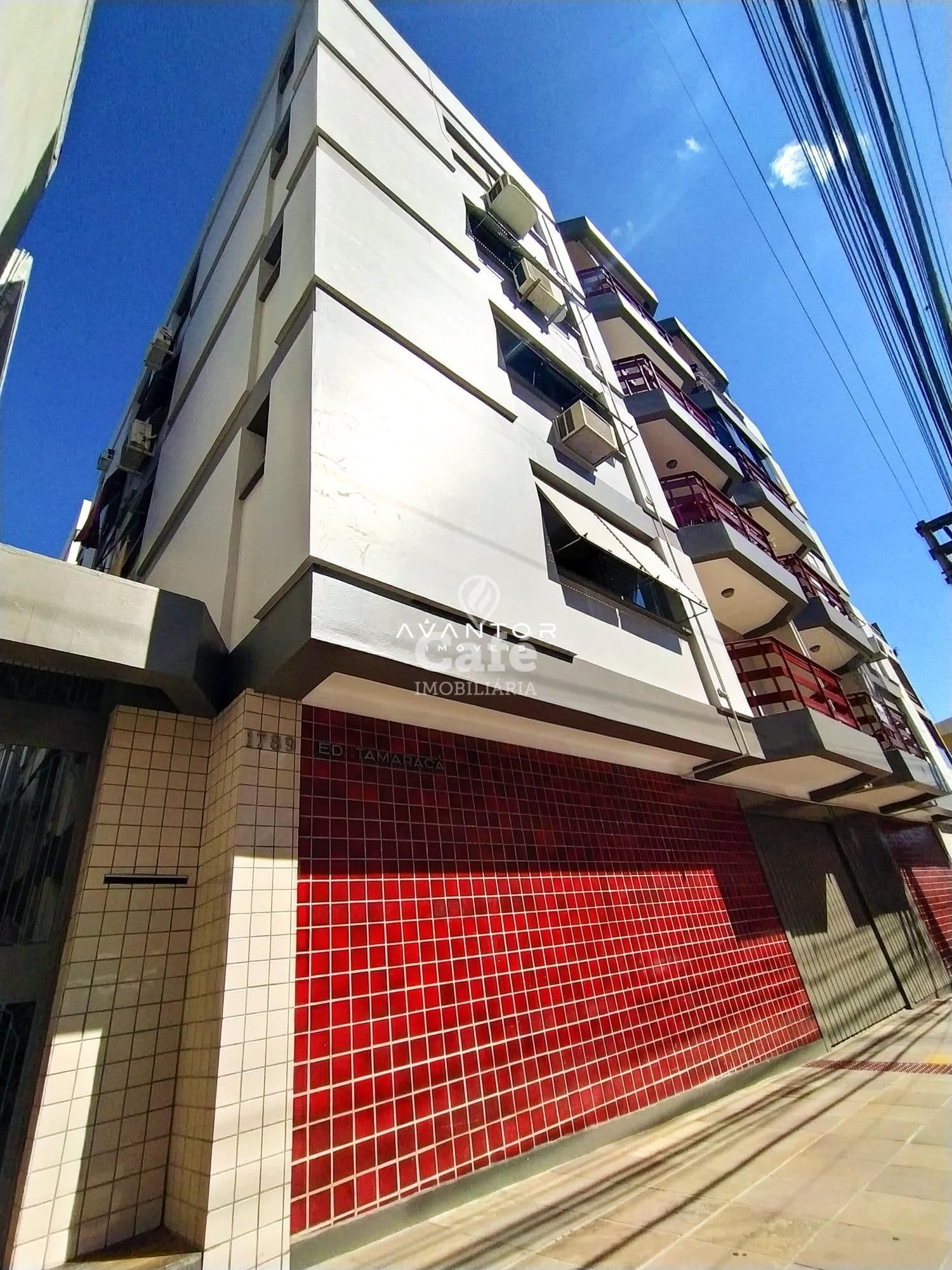 Fachada do prédio com sacadas — Apartamento com 3 quartos à venda no Edifício Itamaracá, em Centro, Santa Maria/RS