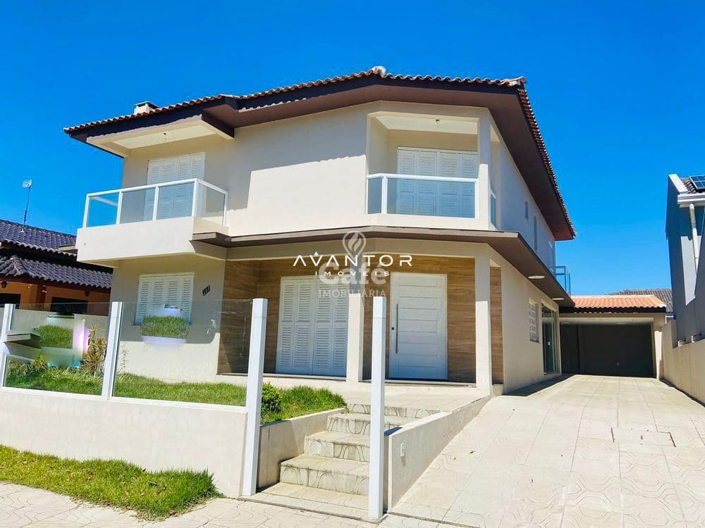 Fachada da casa com sacada — Casa com 4 quartos à venda em Camobi, Santa Maria/RS