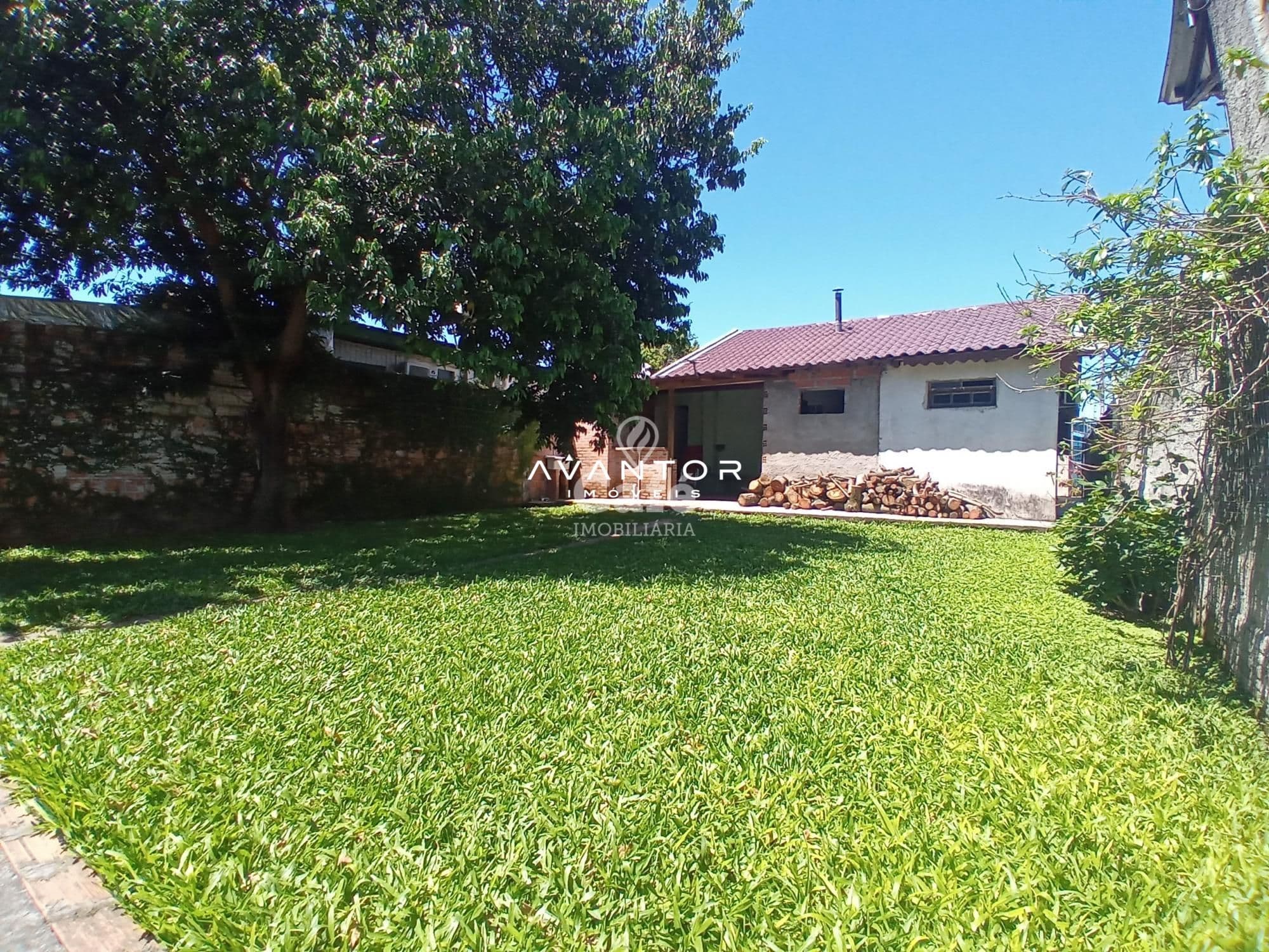 Excelente oportunidade, casa 3 dormitórios em bairro privilegiado — Casa com 3 quartos à venda em Uglione, Santa Maria/RS