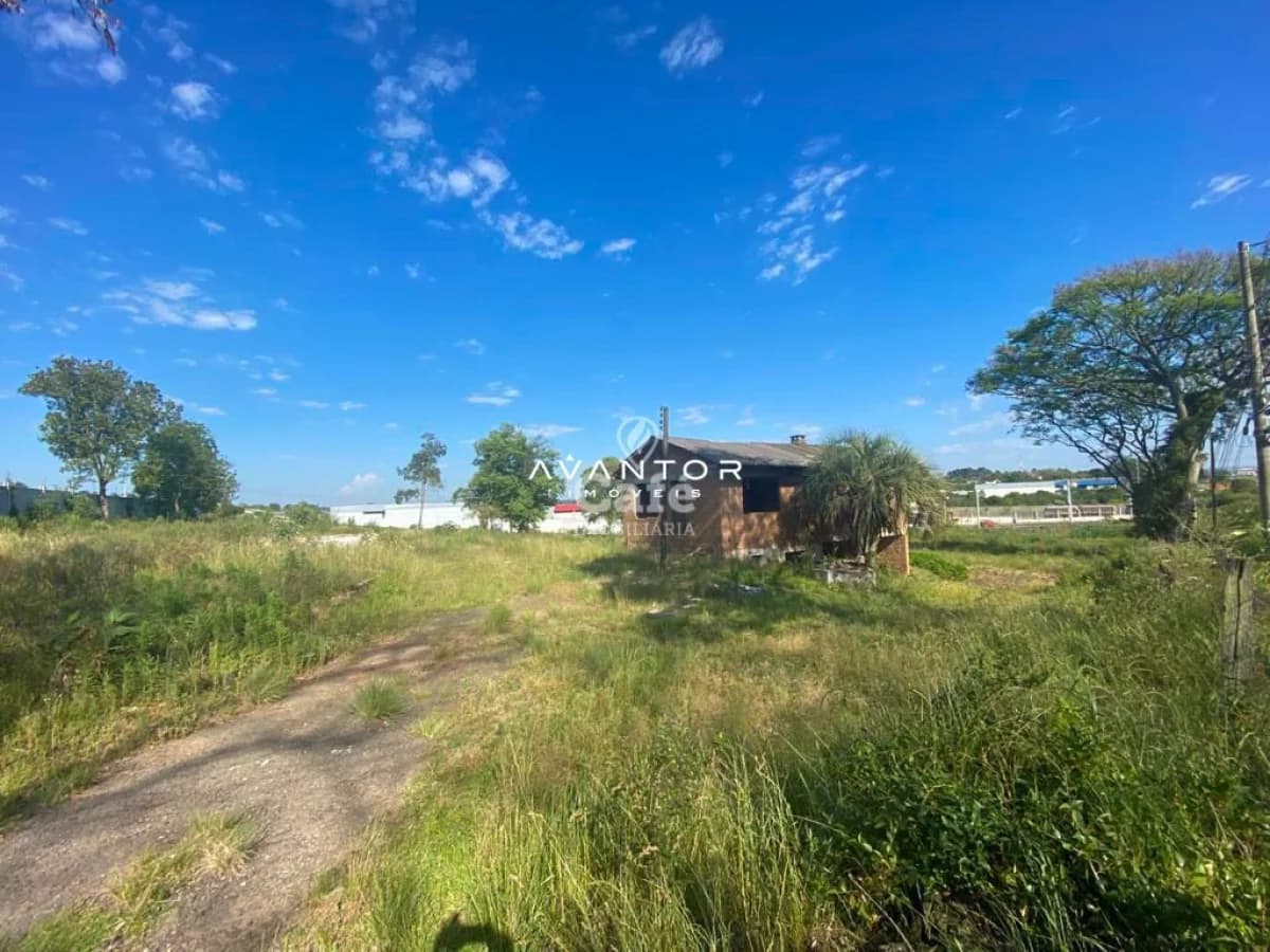 Terreno com construção e vegetação — Terreno à venda em Zona rural, Santa Maria/RS
