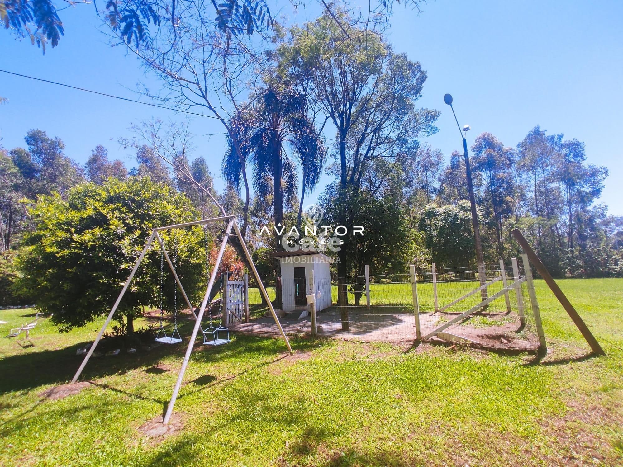 Sua linda chácara esta aqui. São 4,2 hectares com casa 4 dormitórios, piscina e um linda g — Casa com 4 quartos à venda em Rincão do Canto, Itaara/RS