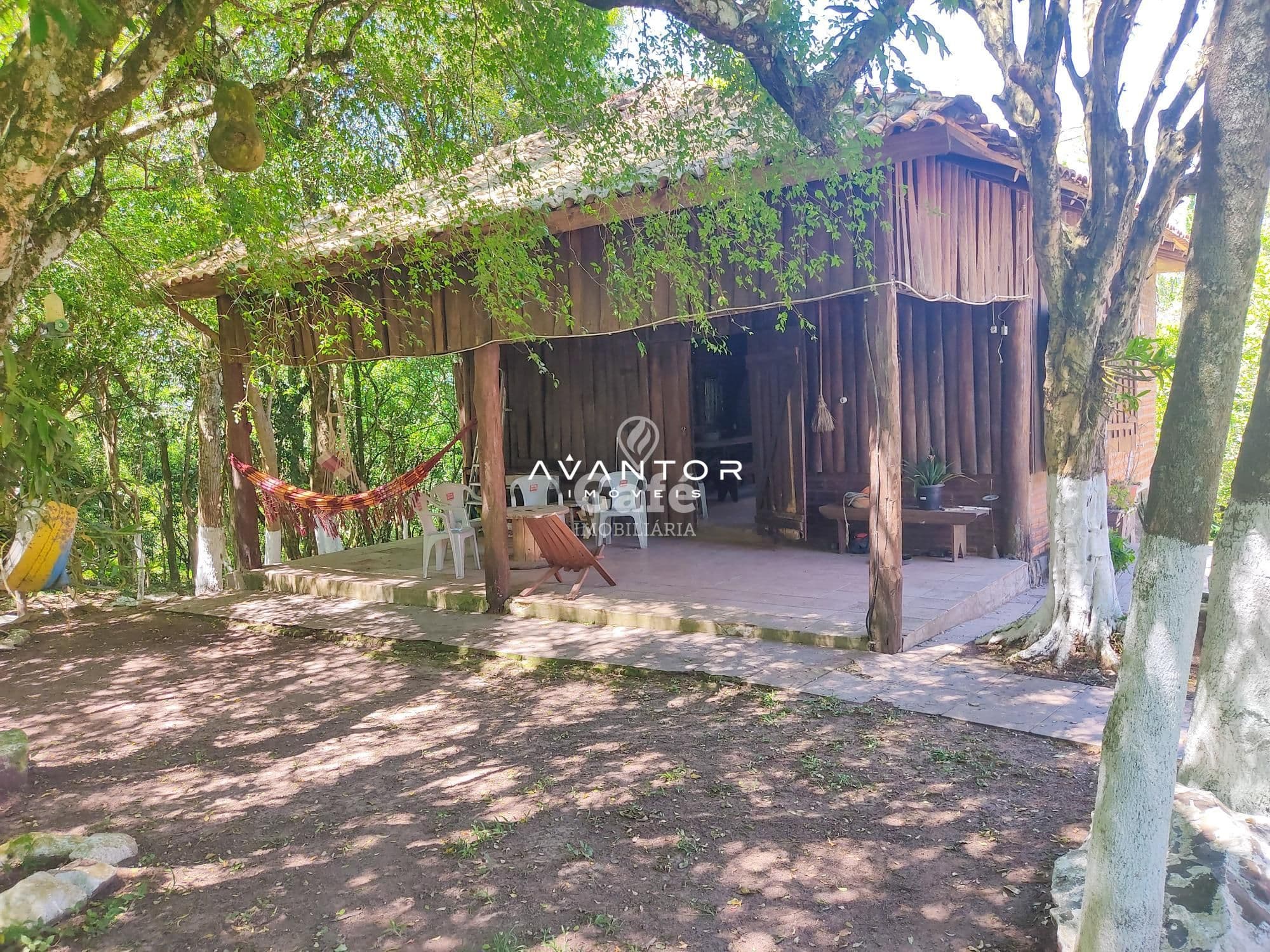 Sua linda chácara esta aqui. São 4,2 hectares com casa 4 dormitórios, piscina e um linda g — Casa com 4 quartos à venda em Rincão do Canto, Itaara/RS
