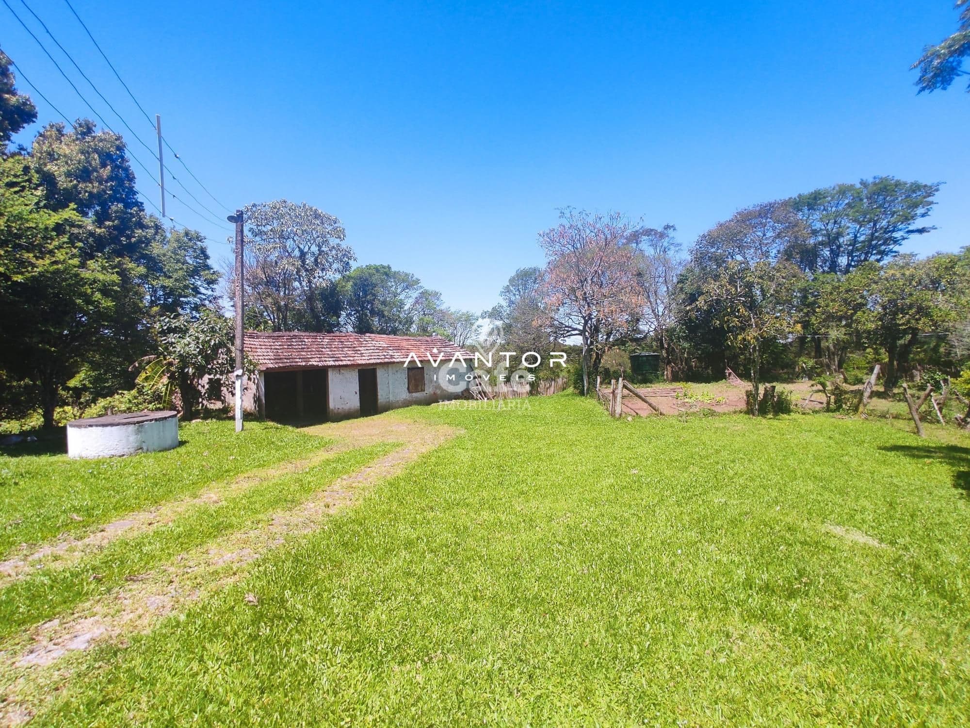 Sua linda chácara esta aqui. São 4,2 hectares com casa 4 dormitórios, piscina e um linda g — Casa com 4 quartos à venda em Rincão do Canto, Itaara/RS