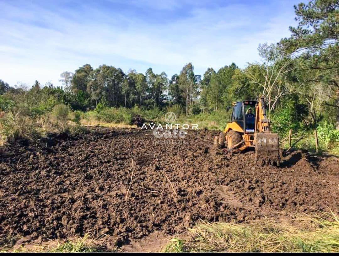 Terreno com maquinário de terraplanagem — Terreno à venda em Diácono João Luiz Pozzobon, Santa Maria/RS
