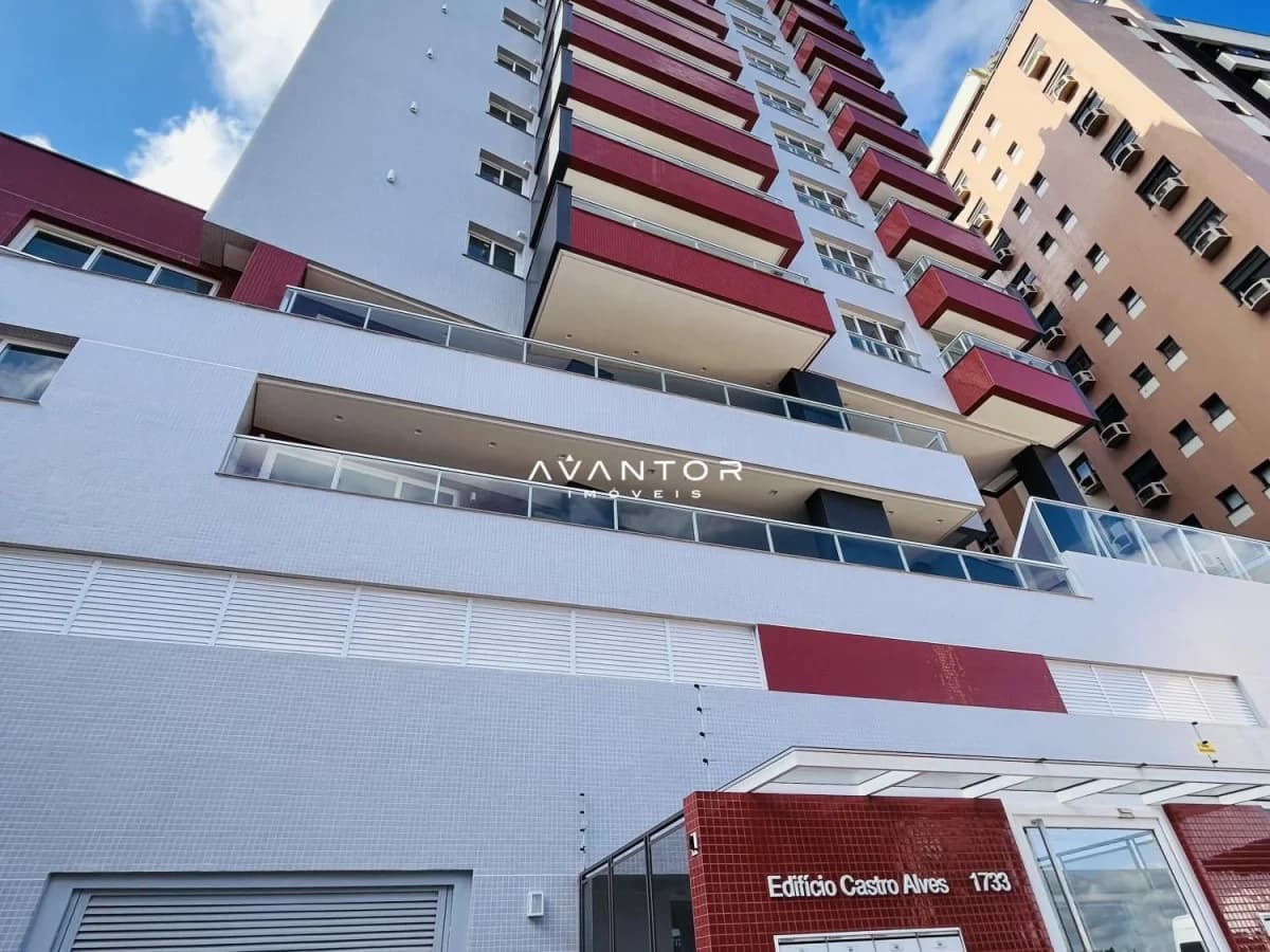 Fachada do prédio com sacadas — Apartamento com 3 quartos à venda em Nossa Senhora Medianeira, Santa Maria/RS