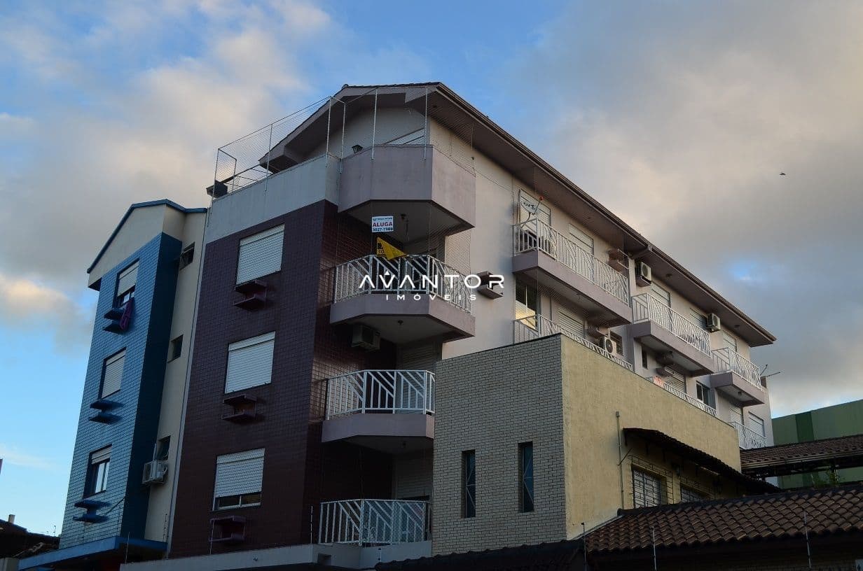 Fachada do prédio com sacadas — Cobertura com 2 quartos à venda em Nossa Senhora de Fátima, Santa Maria/RS