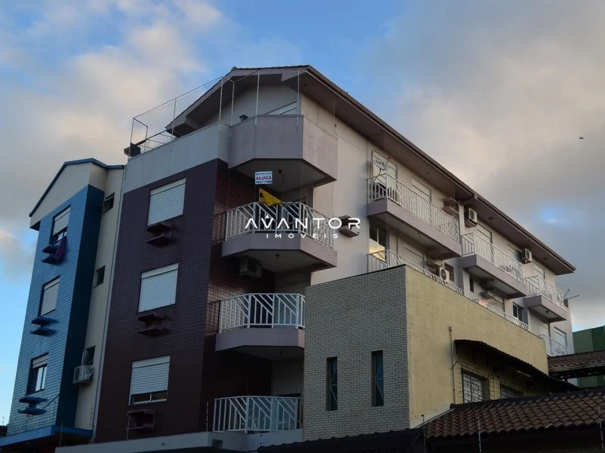 Fachada do prédio com sacadas — Cobertura com 2 quartos à venda em Nossa Senhora de Fátima, Santa Maria/RS
