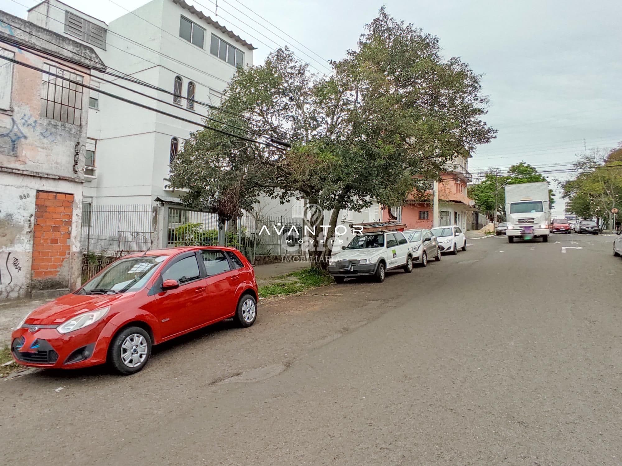 Terreno em região central com 340m² — Terreno à venda em Centro, Santa Maria/RS
