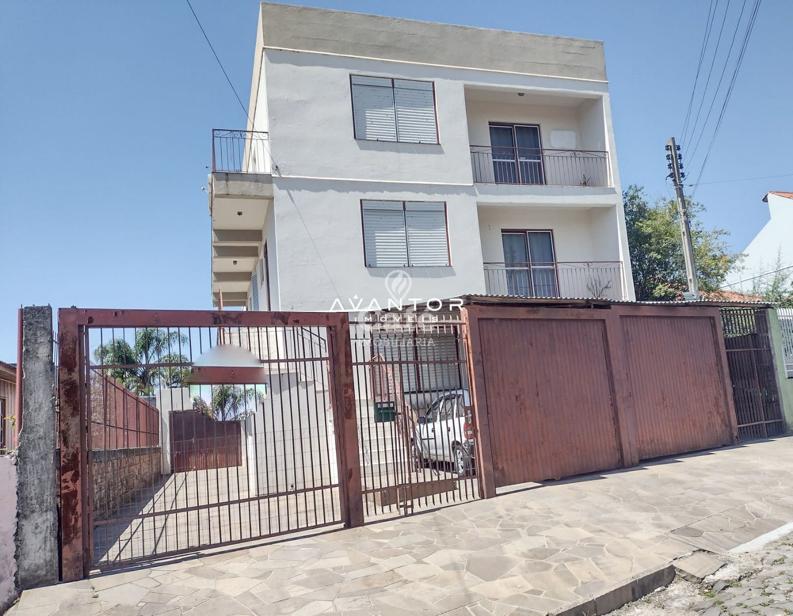 Prédio Residencial em ótima localização no bairro Duque de Caxias — Prédio Residencial com 9 quartos à venda em Duque de Caxias, Santa Maria/RS