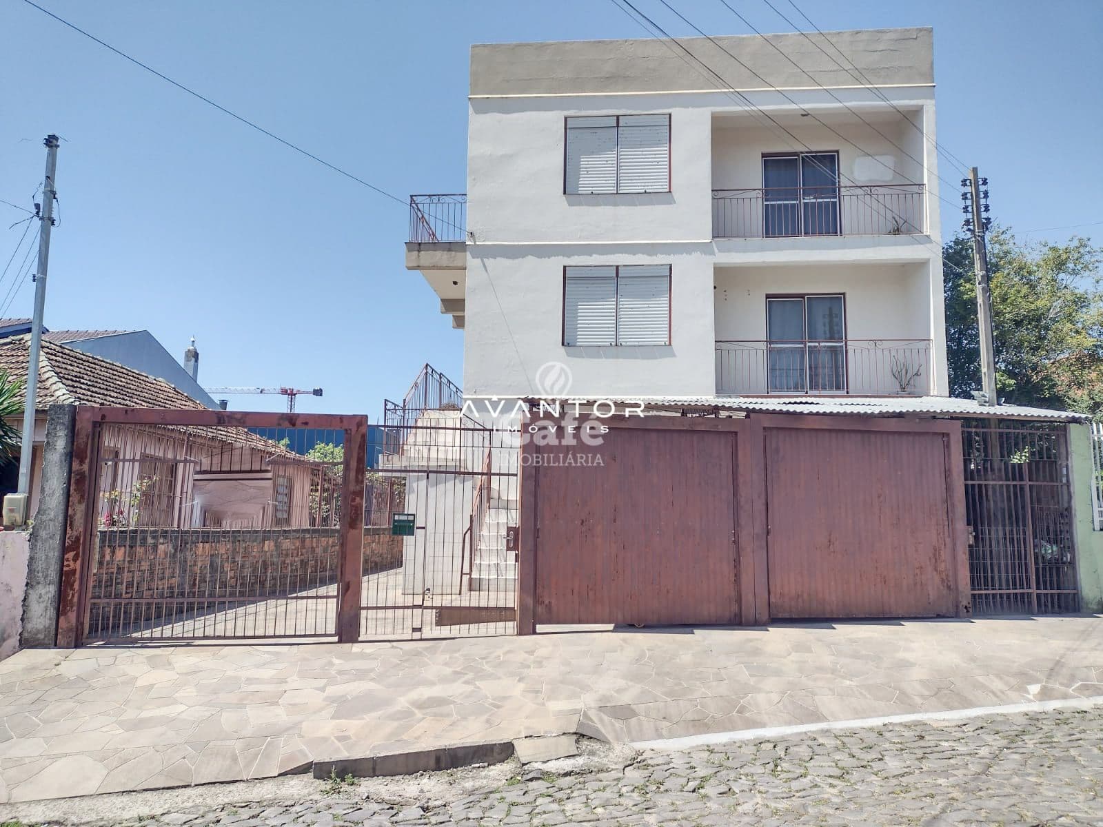 Prédio Residencial em ótima localização no bairro Duque de Caxias — Prédio Residencial com 9 quartos à venda em Duque de Caxias, Santa Maria/RS