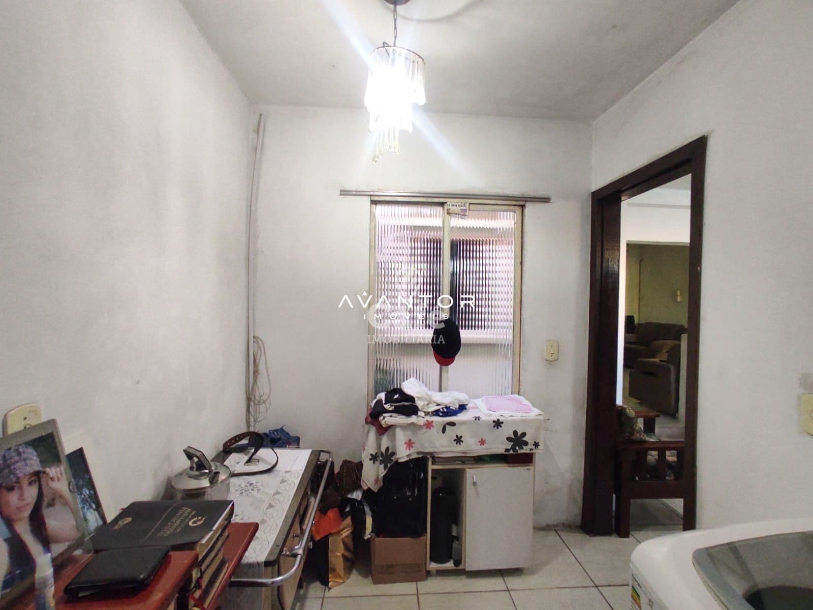 Casa com 03 dormitórios em bairro tranquilo possui piscina e vaga para 03 veículos — Casa com 3 quartos à venda em Pinheiro Machado, Santa Maria/RS