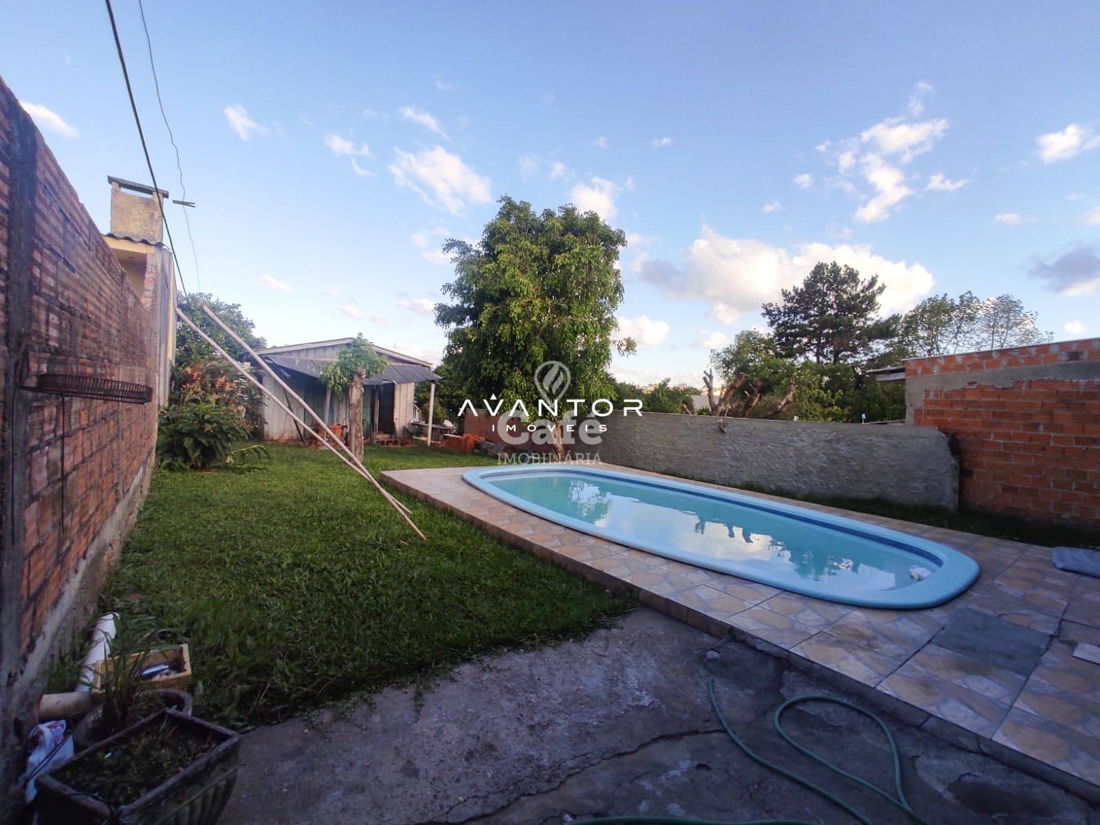 Casa com 03 dormitórios em bairro tranquilo possui piscina e vaga para 03 veículos — Casa com 3 quartos à venda em Pinheiro Machado, Santa Maria/RS