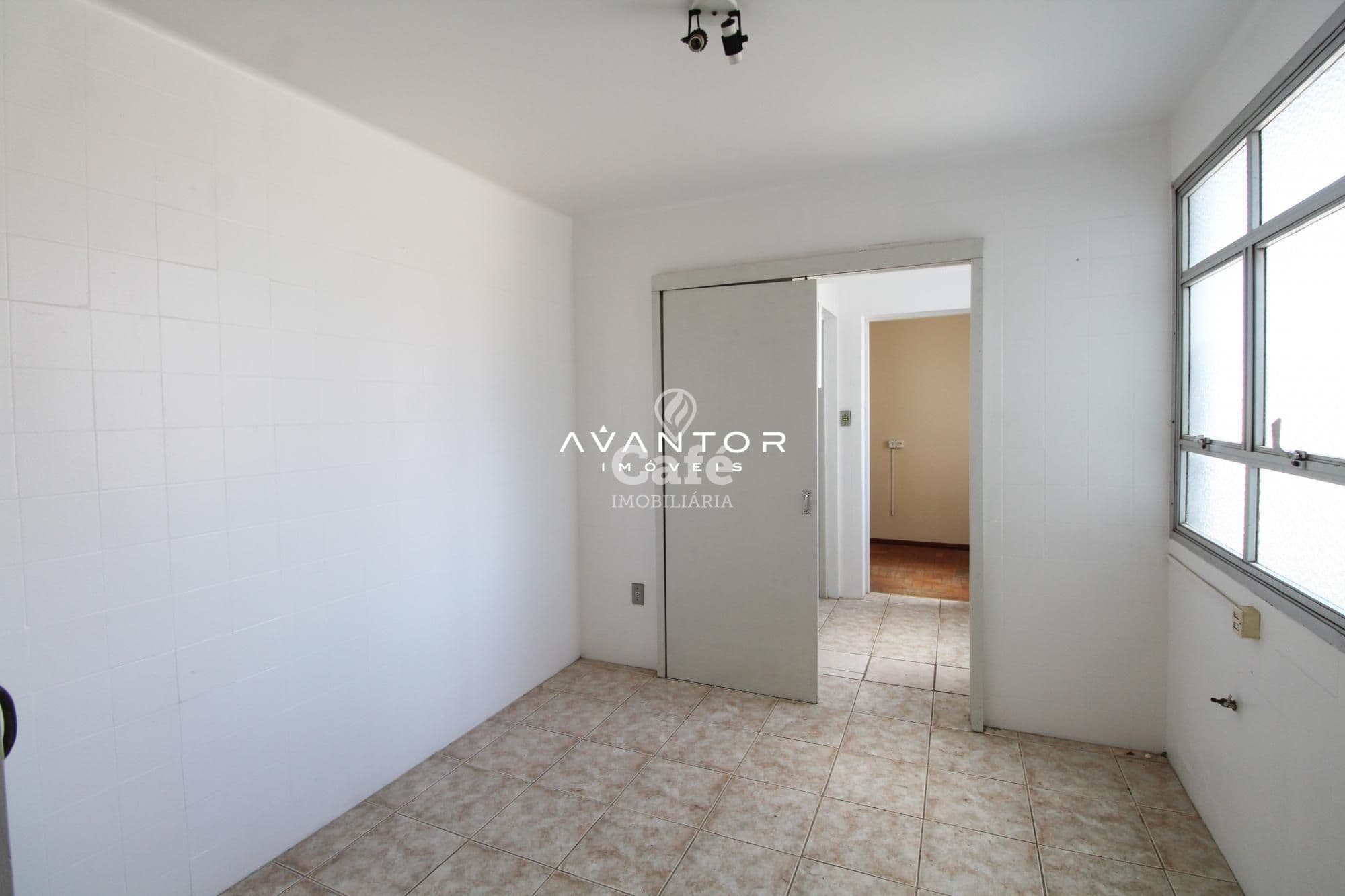 Apartamento à Venda com 90,88m², 02 Dormitórios , 01 vagas e Portaria 24hs — Apartamento com 2 quartos à venda em Nossa Senhora do Rosário, Santa Maria/RS