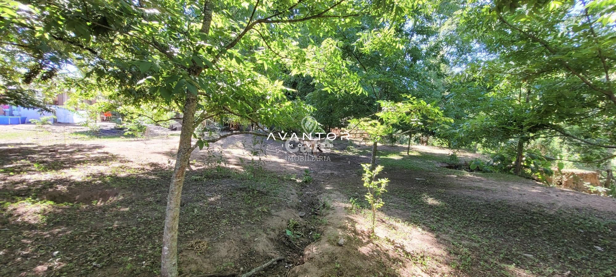 Terreno com árvores e vegetação — Terreno à venda em Km 3, Santa Maria/RS