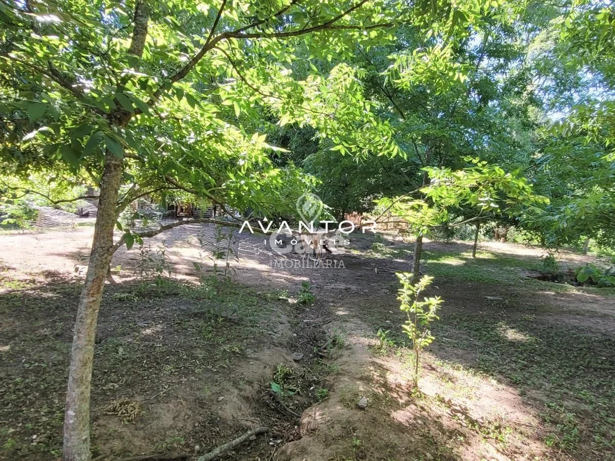 Terreno com árvores e vegetação — Terreno à venda em Km 3, Santa Maria/RS