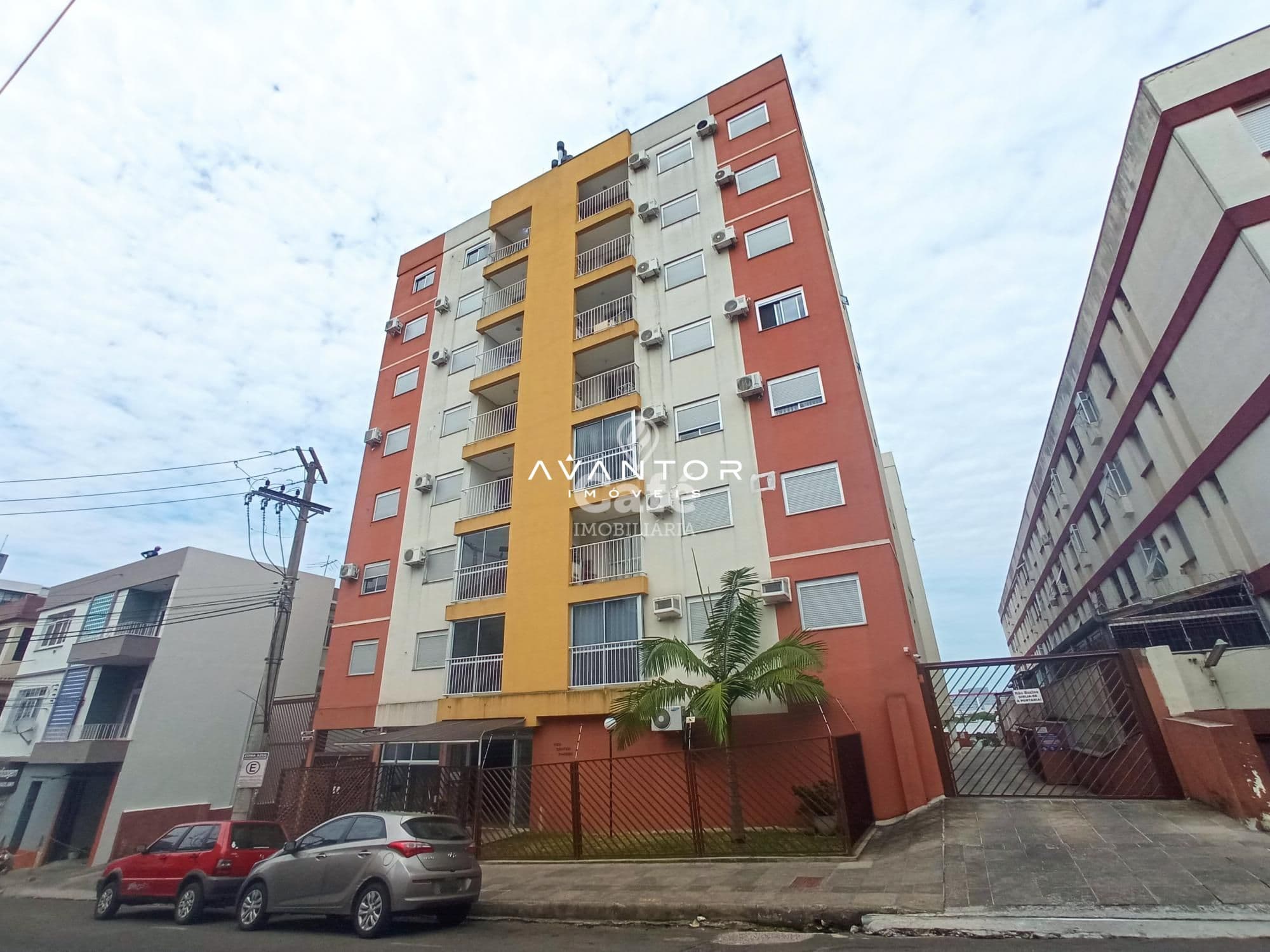 Fachada do prédio com sacadas — Apartamento com 3 quartos à venda no Residencial Center Garden, em Centro, Santa Maria/RS