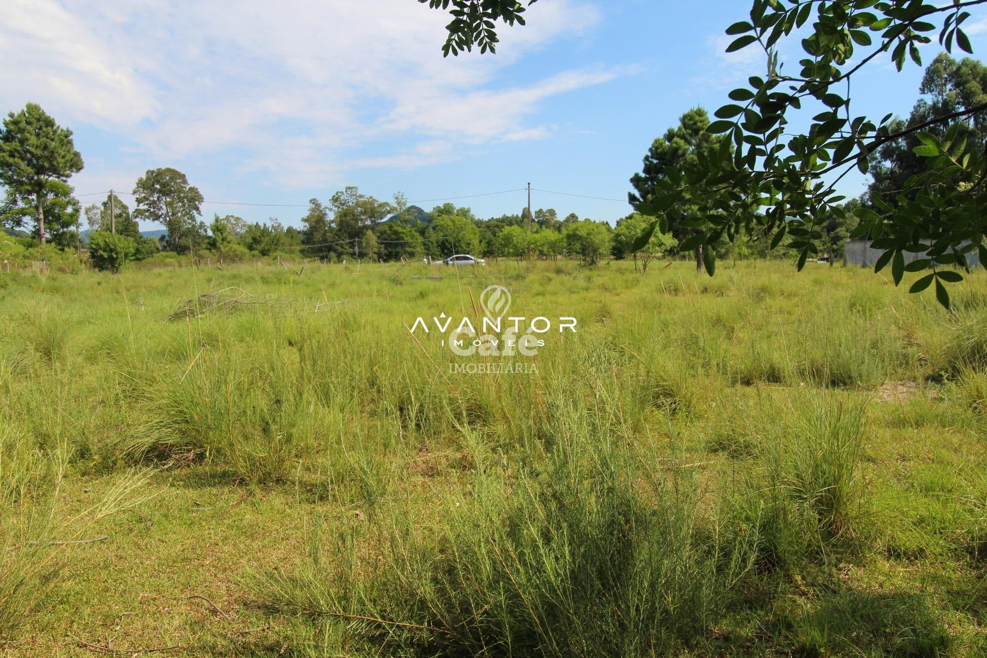EXCELENTE TERRENO COM 1400M² DE ÁREA , PRONTO PARA CONSTRUIR — Terreno à venda em Jardim Berleze, Santa Maria/RS