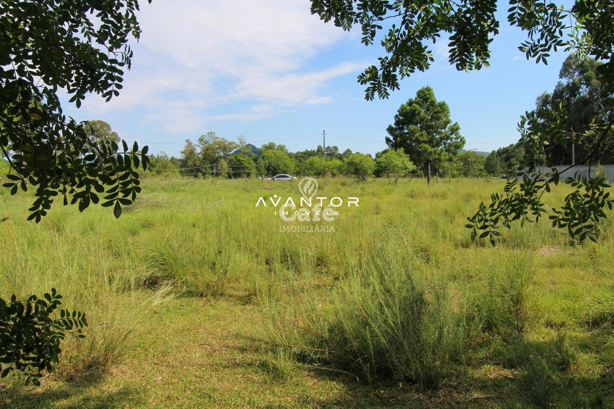 EXCELENTE TERRENO COM 1400M² DE ÁREA , PRONTO PARA CONSTRUIR — Terreno à venda em Jardim Berleze, Santa Maria/RS