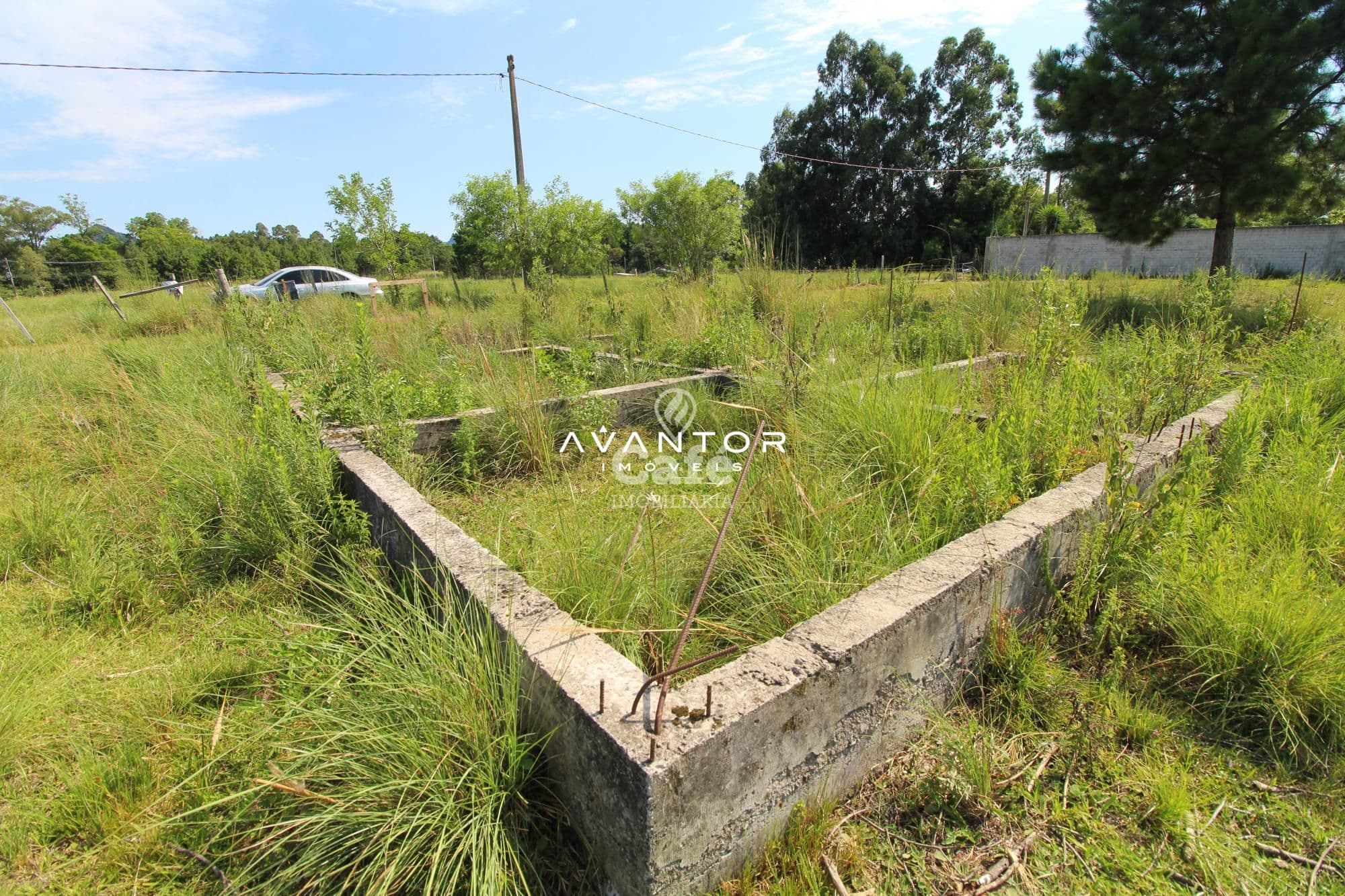 EXCELENTE TERRENO COM 1400M² DE ÁREA , PRONTO PARA CONSTRUIR — Terreno à venda em Jardim Berleze, Santa Maria/RS