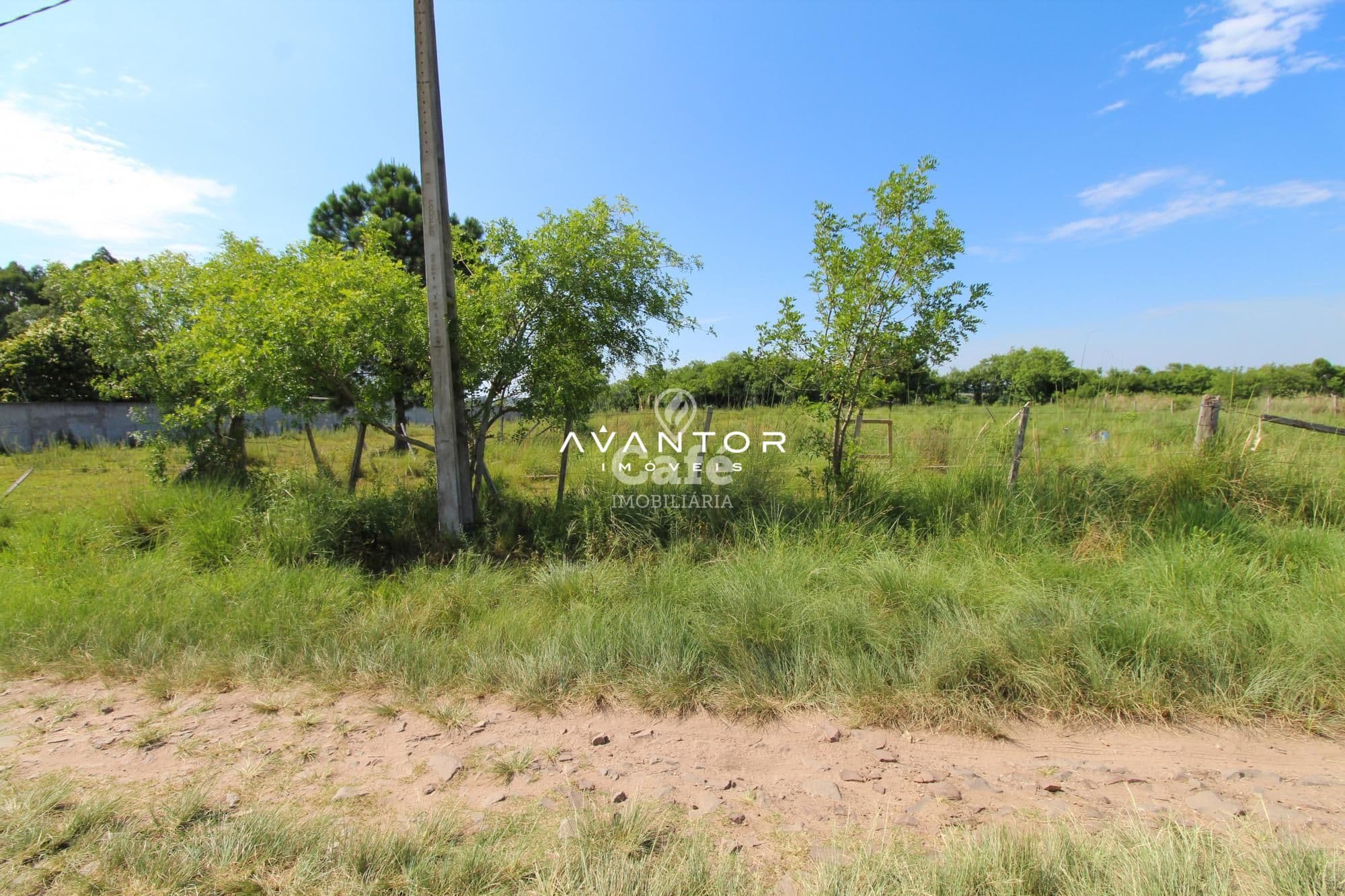 EXCELENTE TERRENO COM 1400M² DE ÁREA , PRONTO PARA CONSTRUIR — Terreno à venda em Jardim Berleze, Santa Maria/RS