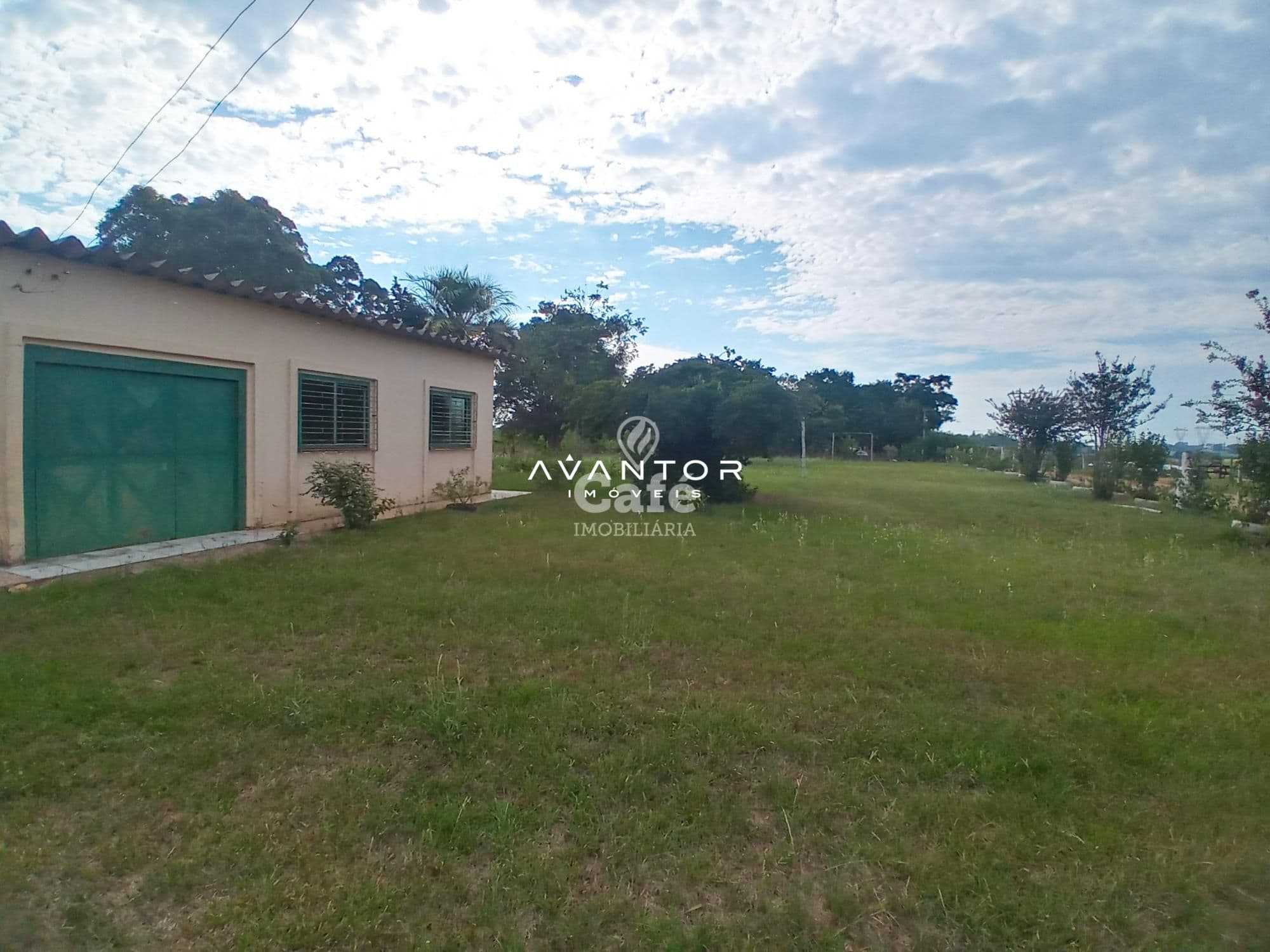 Fachada da casa com terreno — Chácara com 2 quartos à venda em Boca do Monte, Santa Maria/RS