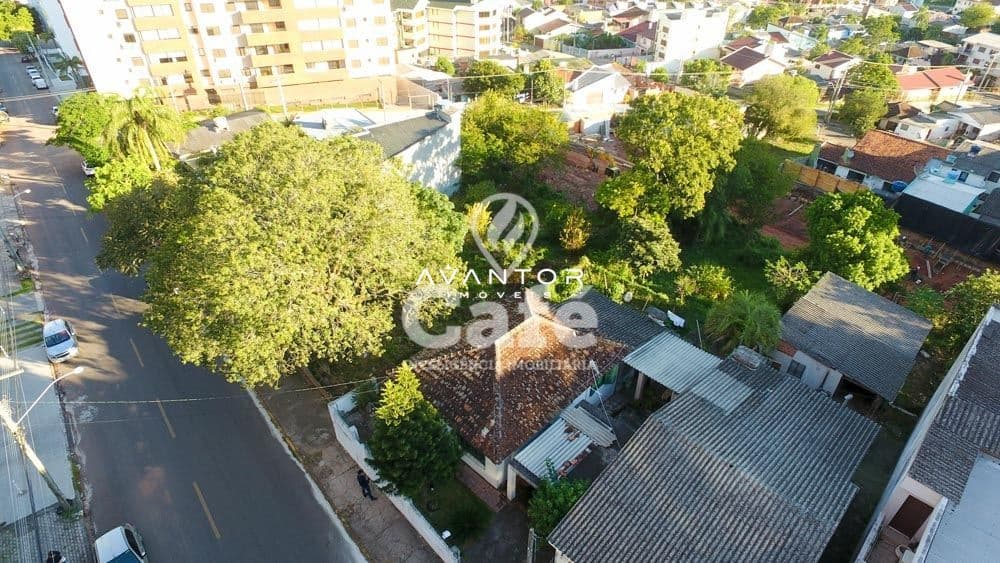 Vista aérea do terreno e entorno — Terreno à venda em Nossa Senhora de Lourdes, Santa Maria/RS