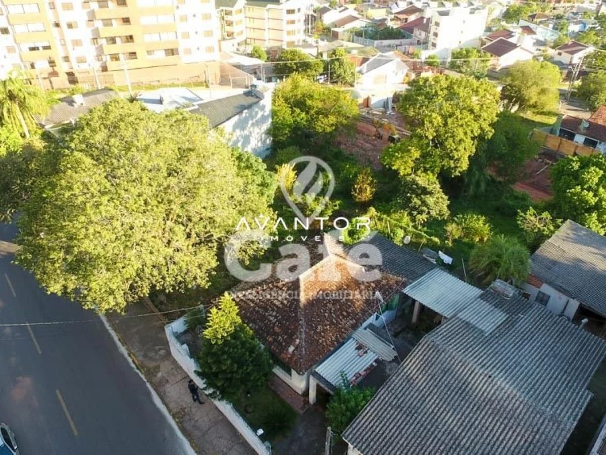 Vista aérea do terreno e entorno — Terreno à venda em Nossa Senhora de Lourdes, Santa Maria/RS