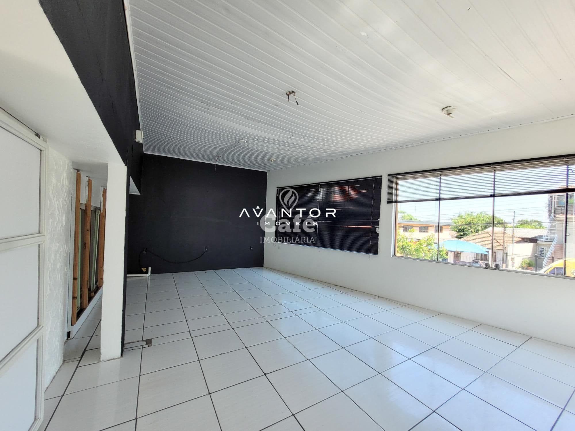 Sala Comercial com 14 salas à venda em Duque de Caxias, Santa Maria/RS — foto 2 de 41