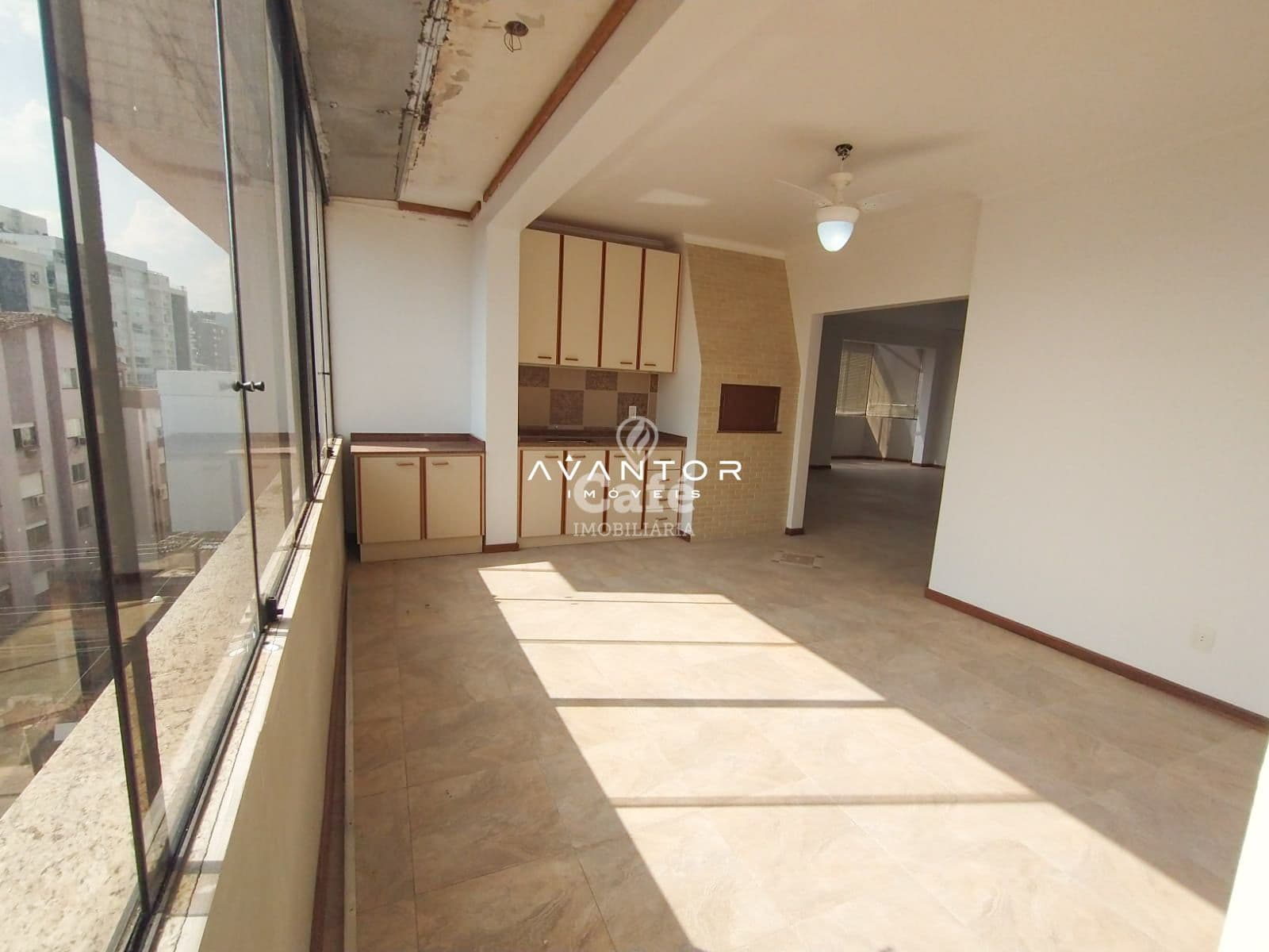 Amplo Duplex com 4 dormitórios, churrasqueira e box de garagem — Cobertura com 4 quartos à venda em Menino Jesus, Santa Maria/RS